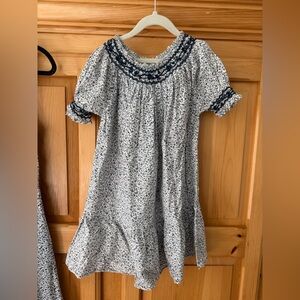 Doen size 6 Girls Navy & White Floral Smocked Dress